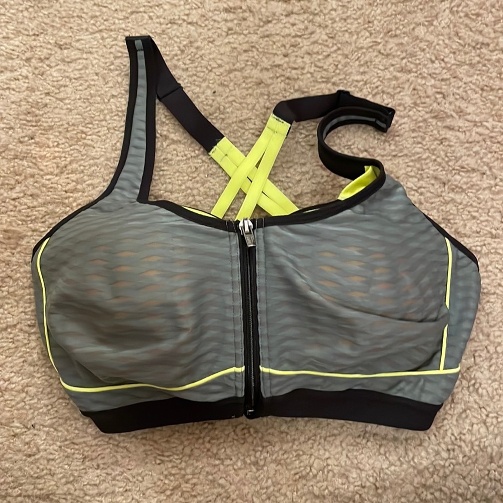 Victoria’s Secret Sports Bra 34DDD - GET INTO SHAPE FOR SUMMER!